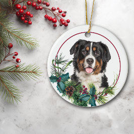 Adorno De Cerámica Bernese Mountain Dog Evergreen Berry Wreath
