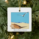 Adorno De Cerámica Bethany Beach, DE Horseshoe Crab Sea Gull Beach<br><div class="desc">Ornamento con una imagen de gaviota de mar bidimensional sobrevolando la playa con olas. Personalizable de fecha atrás. Bethany Beach,  Delaware delante de Baskerville Font</div>