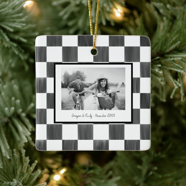 Adorno De Cerámica Black Checkerboard Personalized Photo (Árbol)