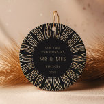 Adorno De Cerámica Black & Gold Sunburst Art Deco Nuestra Primera Nav<br><div class="desc">Colección minimalista y retro art deco negro y dorado de vacaciones,  con llamativos marcos de quemaduras de sol. Personalizable fácil con tu nombre y su hito.</div>