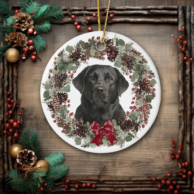 Adorno De Cerámica Black Lab Red Bow Pinecone Wreath Personalizado (Subido por el creador)