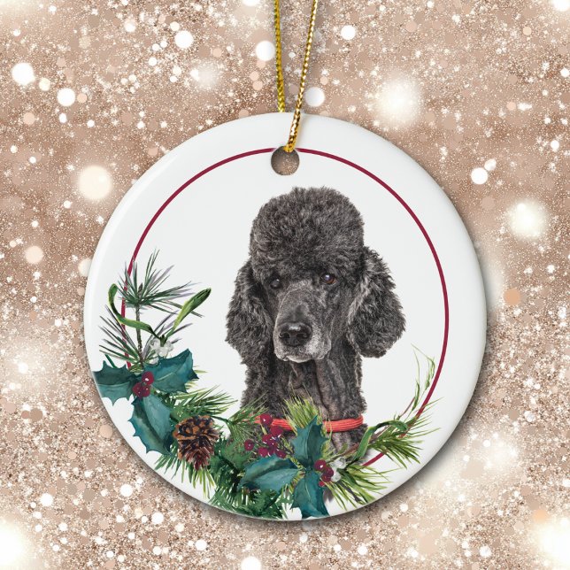 Adorno De Cerámica Black Standard Poodle Dog Evergreen Berry Wreath (Subido por el creador)