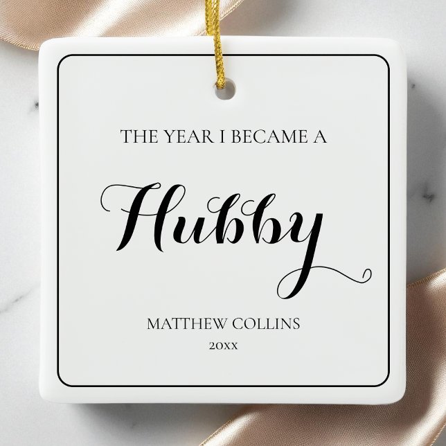 Adorno De Cerámica Blanco y negro Sencillo Primer Esposo de Navidad (Black and White Simple First Christmas Husband Ceramic Ornament)