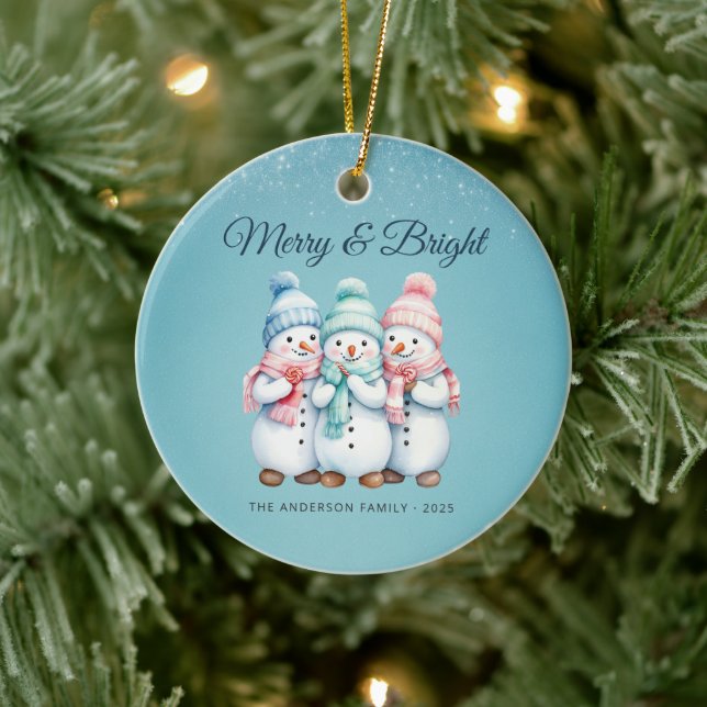 Adorno De Cerámica Blue Cozy Snowmen Merry Christmas Family Ornament (Árbol)