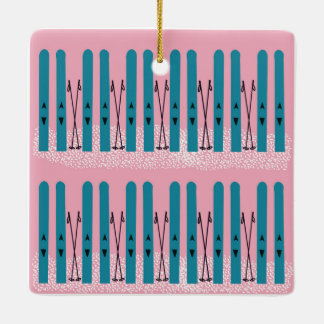 Adorno De Cerámica Blue skis with on snow