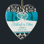 Adorno De Cerámica Boda de corazones de amor turquesa, Damask negro<br><div class="desc">Estos adornos personalizados y románticos en forma de corazón "Nuestra primera Navidad" tienen un patrón de damasco blanco y negro en la parte superior e inferior con una cinta turquesa y una imagen de arco con imágenes de corazones unidos en la parte superior. Debajo de la cinta, las palabras "Nuestra...</div>
