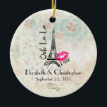 Adorno De Cerámica Boda de la Torre Eiffel de París<br><div class="desc">Un adorno boda personalizado con un bonito fondo vintage con rosas tenues y otros elementos decorativos. En la parte superior hay un ilustracion de la torre del eiffel y "Ooh La La" escrito a los lados. Una impresión de lápiz labial rosa caliente dejó al lado del famoso monumento con el...</div>