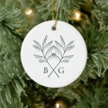 Adorno De Cerámica Boda de monograma botánico minimalista Keepsake<br><div class="desc">Diseño minimalista botánico rústico de monograma boda. Un diseño sencillo que utiliza bocetos botánicos de hojas de estilo vintage para crear un elegante monograma clásico. Un encantador diseño de jardín blanco y negro con trazos rústicos y tipografía de escritura elegante. Un elegante diseño de mantenimiento de adornos navideños con elementos...</div>