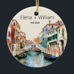 Adorno De Cerámica Boda de Romantic Watercolor de Italia recién casad<br><div class="desc">Este adorno de boda keepsake presenta una pintoresca escena de Venecia, Italia, bellamente representada en acuarela en el frente. Con un telón de fondo de canales serenos y una encantadora arquitectura veneciana, la esencia del encanto romántico de la ciudad se refleja en cada pincelada. Las góndolas se deslizan con gracia...</div>