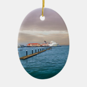 Adorno De Cerámica Buque De Crucero En El Pier