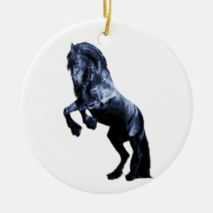 Adorno De Cerámica Caballo frisio, semental negro de la belleza,