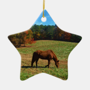 Adorno De Cerámica Caballo marrón rojo, árboles caídos, cielos azules