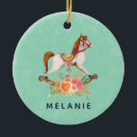 Adorno De Cerámica Caballo rocoso vintage con Recién nacido Bouquet f<br><div class="desc">Un recién nacido adornado con una encantadora y fantasiosa imagen de un mecedor a la antigua con un ramo de flores de bonito rosa y amarillo. El fondo es un patrón de damasco de color verde claro. Nombre personalizado en la parte delantera, nombre completo e información de nacimiento en la...</div>