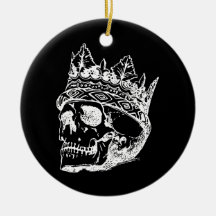 Cabeza de esqueleto con corona en una