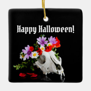 Adorno De Cerámica Calavera animal con una corona de flores silvestre