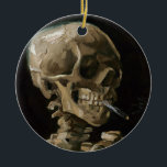 Adorno De Cerámica Calavera con arte Vicente van Gogh<br><div class="desc">Vicente van Gogh (Holandés, 1853 - 1890) Calavera de un esqueleto con cigarrillo en llamas, 1885-86, Aceite sobre lienzo sin marco: 32 cm × 24, 5 cm (13 in × 9, 6 pulgadas) Trabajo inicial de Vincent van Gogh. Este pequeño cuadro forma parte de la colección permanente del Museo Van...</div>