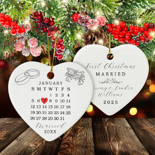 Adorno De Cerámica Calendario de fecha de boda personalizado Corazón