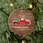 Adorno De Cerámica Camión de granja rojo de época | Primera Navidad S<br><div class="desc">Con un impresionante camión rojo pintado a mano, y su información en la parte delantera con su propia foto personalizada en la parte trasera. Eliminar la foto para que el diseño delantero y posterior coincidan si lo desea. Un adorno boda hace el regalo perfecto para celebrar la primera Navidad que...</div>