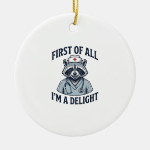 Adorno De Cerámica Camiseta de enfermera mapache divertida Primero qu