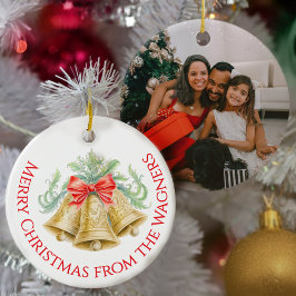 Adorno De Cerámica Campanas doradas acuarela lazo rojo Navidad foto