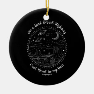 Adorno De Cerámica Camping De Montaña En Una Autopista Del Desierto O