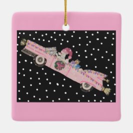 Adorno De Cerámica Caniche en Navidad en un convertible rosa