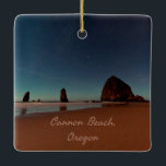 Adorno De Cerámica Cannon Beach Oregon Haystack Rock<br><div class="desc">Cannon Beach Oregon Haystack RockHermosa fotografía de playa nocturna con estrellas sobre el océano.</div>