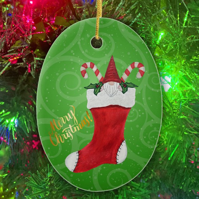 Adorno De Cerámica Cañones de Candy de Gnome Feliz Navidad (Little gnome in red Stocking candy canes on oval green Merry Christmas ornament)