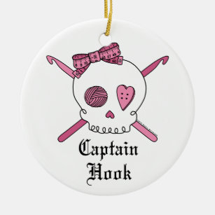 Adorno De Cerámica Capitán Hook Skull y ganchos de ganchillo (rosa)