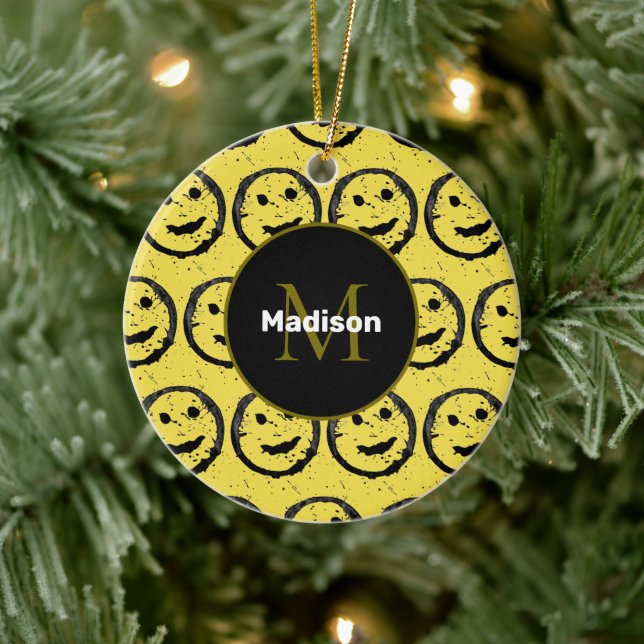 Adorno De Cerámica Cara sonriente feliz patrón amarillo Monograma (Árbol)