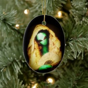 Adorno De Cerámica Cassatt Alien Señorita con Encaje