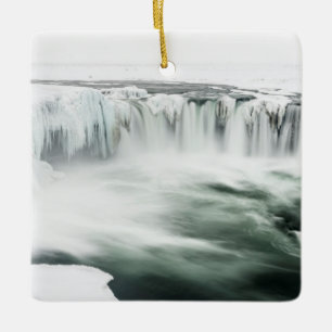 Adorno De Cerámica Catarata Godafoss, invierno, Islandia