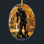 Adorno De Cerámica Central Park Otoño: Estatua 02 O de Romeo y Juliet<br><div class="desc">Central Park Otumn: Estatua 02 de Romeo y Julieta rodeada de hermosas hojas de otoño,  la estatua de Romeo y Julieta,  los desafortunados amantes de Shakespeare,  a punto de besarse. Situado en el Teatro Delacorte,  en el Parque Central de Nueva York.</div>