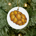 Adorno De Cerámica Challah Bread Loaf Happy Hanukkah Chanukah<br><div class="desc">Cuenta con un ilustracion original de un tazón de pan de jalá recién horneado. ¡Perfecto para Hanukkah! Este ilustracion Chanukah también está disponible en otros productos. ¿No ves lo que estás buscando? ¿Necesita ayuda con la personalización? Contacte con Rebecca para que tenga algo diseñado para usted.</div>