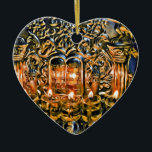 Adorno De Cerámica Chanukah Menorah con las luces del aceite<br><div class="desc">Pintura hermosa de un menorah de Chanukah del aceite con las tabletas grabadas metálicas.</div>
