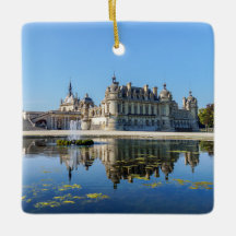 Chateau de Chantilly con reflexión en un estanque