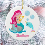Adorno De Cerámica Chica Sirena Cute Beach Narwhal Monograma Niños<br><div class="desc">Personalizar este hermoso ornamento de Navidad de chicas de sirenas de pelo rosado agregando el nombre de tu hijo. Diseño de sirena con bonito bajo el agua del océano narwhal y bajo las burbujas marinas. Un regalo para una excursión a la playa o a la piscina en verano.</div>