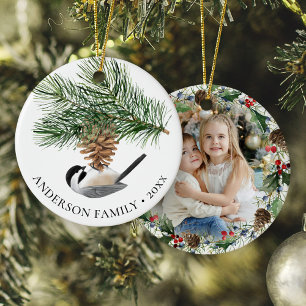 Adorno De Cerámica Chickadee en Navidades de Pine Sprig Foto Wreath