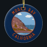 Adorno De Cerámica Círculo de alteración retro de Morro Bay Californi<br><div class="desc">Roca Morro en un estilo de arte vector. Es conocido por el Roca Morro,  un antiguo macizo volcánico al final de la playa de Roca Morro.</div>