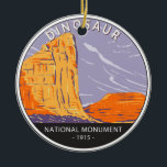 Adorno De Cerámica Círculo de Vintage del Monumento Nacional de Dinos<br><div class="desc">Diseño de arte vectorial de dinosaurios. El parque contiene más de 800 sitios paleontológicos y tiene fósiles de dinosaurios como Allosaurus,  Deinonychus,  Abydosaurus y varios sauropodos.</div>