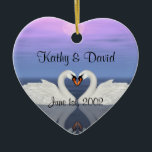 Adorno De Cerámica Cisnes de la boda<br><div class="desc">Cisnes de las características del este diseño en amor. Los nombres,  la fecha y el decir (frente y parte posterior) se pueden modificar para requisitos particulares con su propia información. Este ornamento hermoso se puede exhibir durante todo el año para mostrar su fecha del boda. 
 ilustraciones originales ©delightful-doodles.com</div>