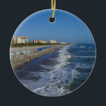 Adorno De Cerámica Cocoa Beach Cocoa<br><div class="desc">La hermosa playa de Cacao,  Florida,  desde el famoso muelle Cocoa Beach. ¿Buscando más impresiones o productos? Siéntete libre de visitar mi tienda: http://www.zazzle.com/timelessmomentsphtgy Esta foto fue tomada por Jennifer White con Timeless Moments Photography. Todas las imágenes tienen derechos de autor © Timeless Moments Photography.</div>