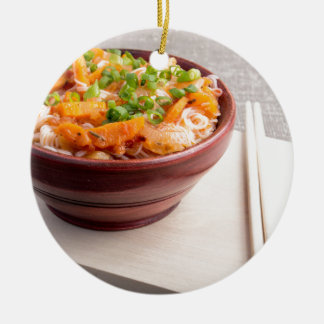 Adorno De Cerámica Comida asiática del primer de los tallarines y de