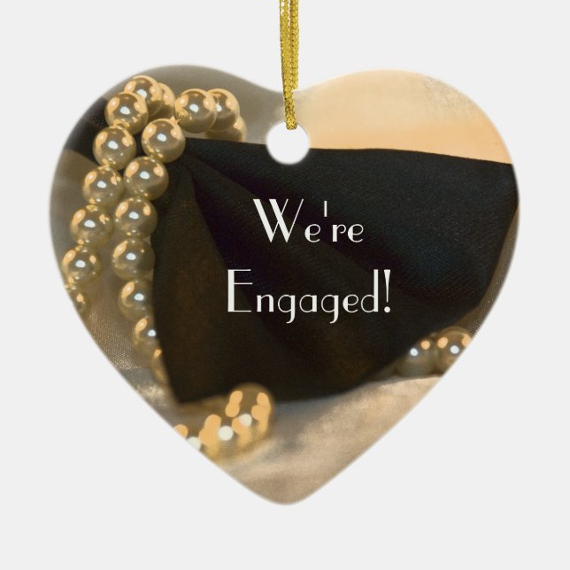 Adorno De Cerámica Compromiso de Bow Tie and White Pearls (Frente)