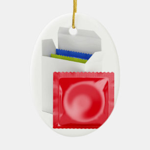 Adorno De Cerámica Condones en el fondo blanco