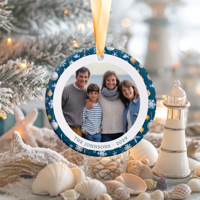 Adorno De Cerámica Copos de nieve y Navidades de familia náutica de d (Snowflakes & Nautical Family Christmas 2-Sided Ceramic Ornament)