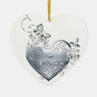 Adorno De Cerámica Corazón afiligranado de plata y rosas blancos