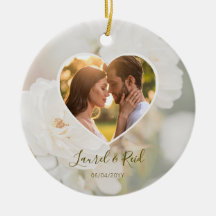 Corazón de rosas blancas desvaídas románticas Foto