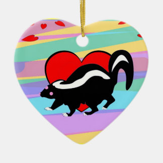 Adorno De Cerámica Corazón lindo de la mofeta. ¡Día feliz de las