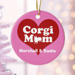 Adorno De Cerámica Corgi Mom Heart, Personalizado lindo<br><div class="desc">Corgi Mom con una bonita silueta de corgi para el O de mamá. Un adorable adorno navideño personalizado para una madre corgi. Compra esto para tu dueño de perro favorito y personaliza con los nombres de sus dos perros.</div>